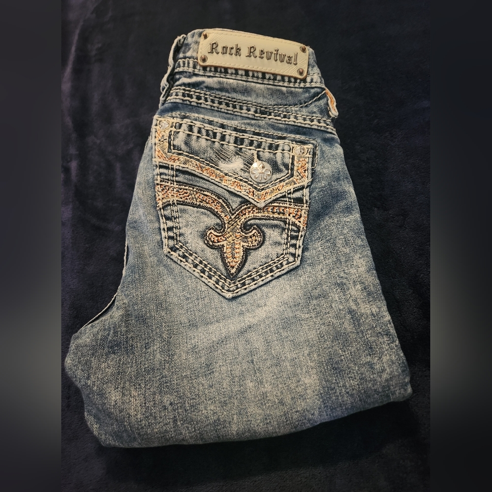 Distressed skinny jeans